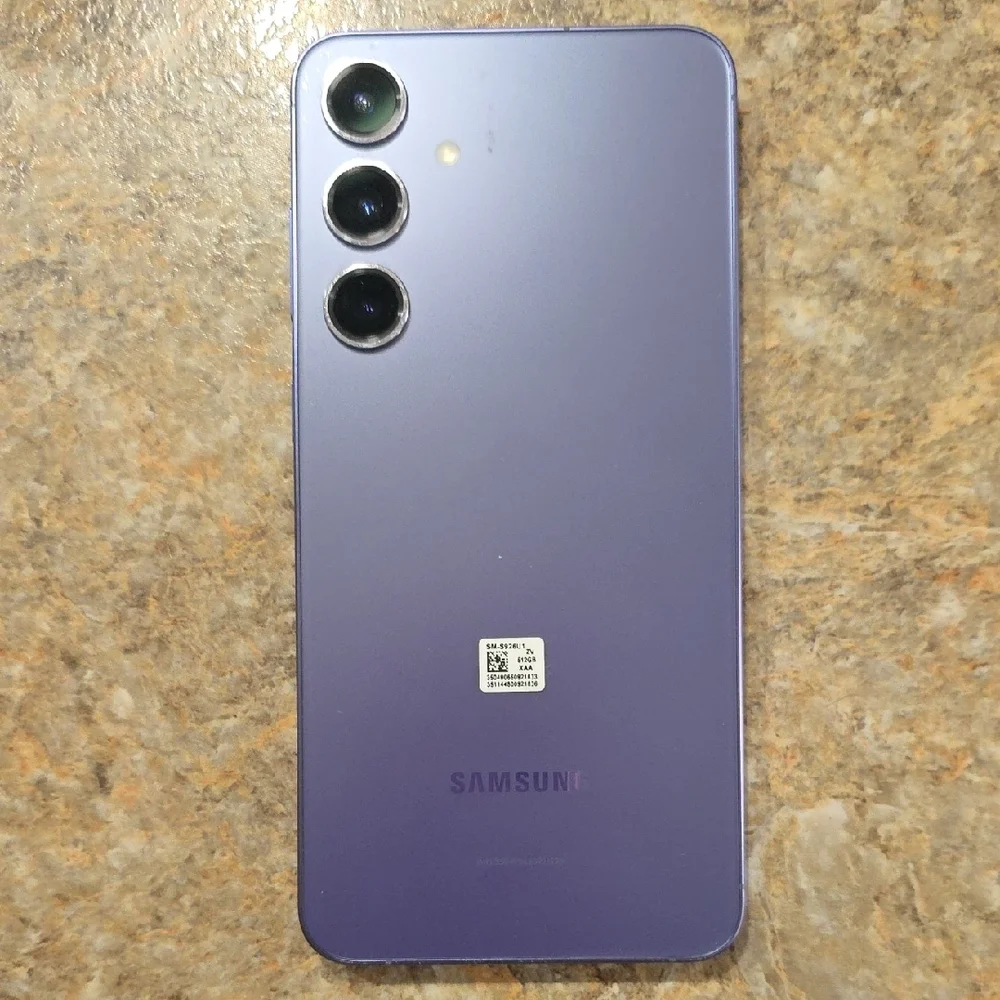Samsung Galaxy 24+ Wuth Sparkle Case, Like New